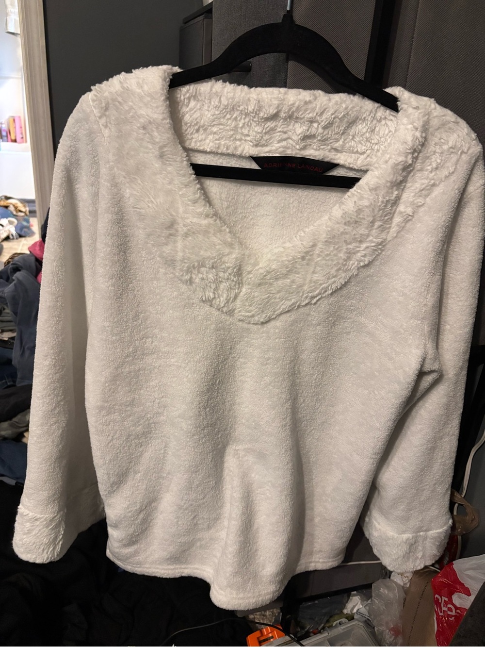 Adrienne Landau Cozy Plush V-Neck Pullover - White M/L